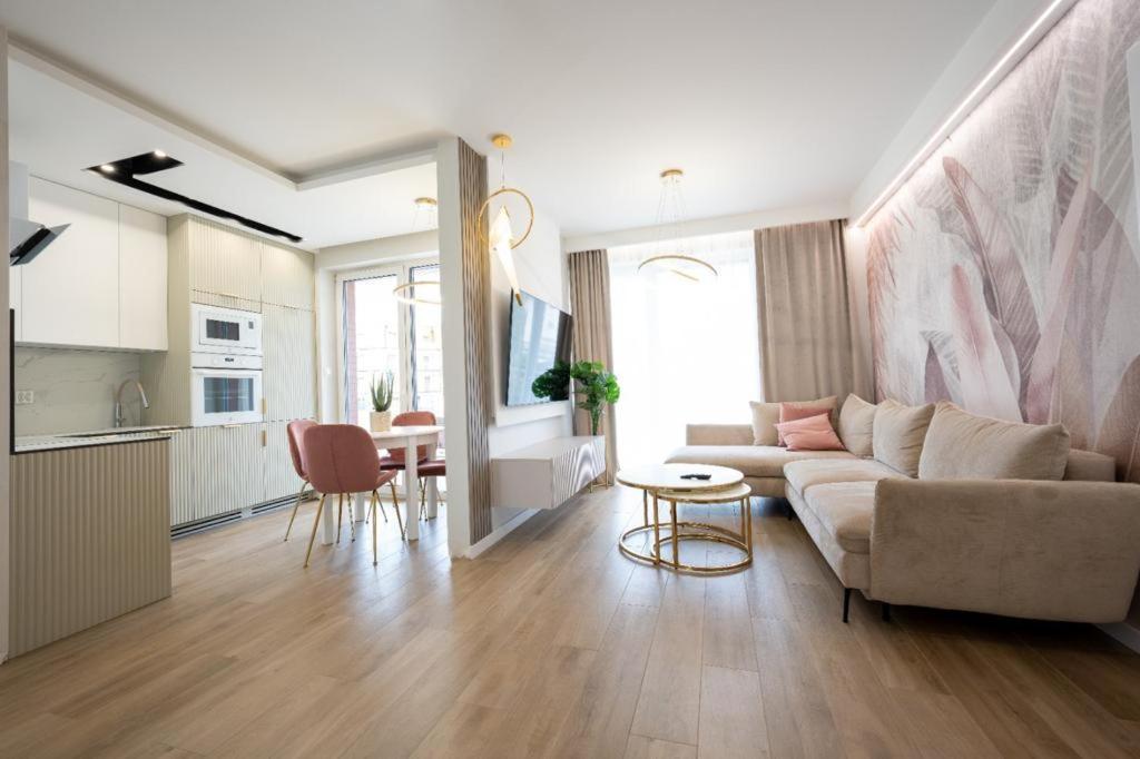 Rodzinne Apartamenty Bardzo Blisko Plazy Реваль Екстер'єр фото